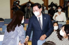 서울 출마 송영길 “당 위한 희생”…김민석 “새 얼굴 띄워야”