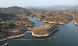 호수 위를 걷는다, 봄날의 선비길