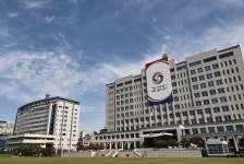 [포토타임] 74년 굳게 닫힌 문, 윤 대통령 취임날 열렸다