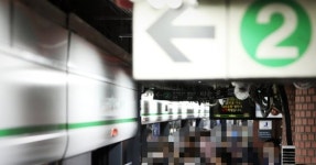 2호선 뚝섬역 인근 선로서 연기…지하철 10여분간 운행 지연