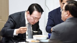 무전취식 손님 내게 희망 준 분…尹 찾은 국숫집 감동 사연