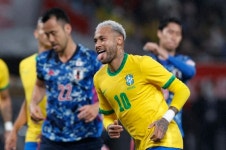 네이마르 또 PK골...일본, 브라질에 0-1패