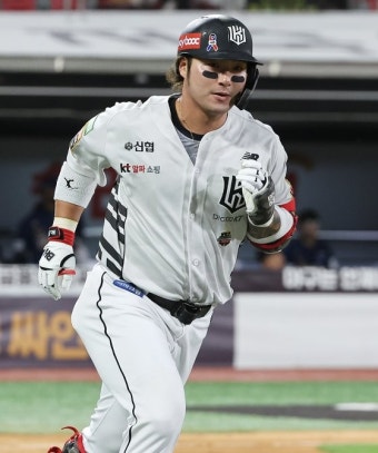 박병호, 역대 최초 9년 연속 20홈런…KT 5위 사수