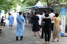 빠른 전파력, 백신·자연면역 무력화…전세계 감염의 43%, BA.5는