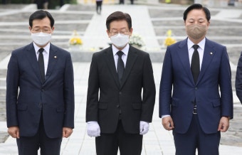 두 달 만에 또 봉하마을 찾은 이재명, 참배 후 방명록 남긴 글