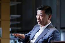 “닭고기서 종합식품 회사로…간편식 50개 신제품 준비”