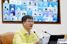 원스톱진료기관 1만개…돌봄·요양서비스로 독거노인 코로나관리