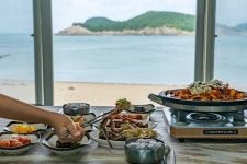 전세계 여기만 있다…여름·가을 사이 한정판 비경, 하얀 상사화