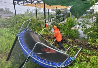 하늘길·뱃길 끊기고 도로 물에 잠겨...제주 '힌남노'직접 영향