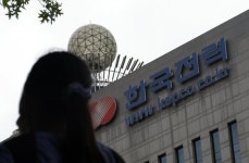 [단독]한전, KBS 뒤치다꺼리로 골치 TV수신료 민원 한해 5만건 육박