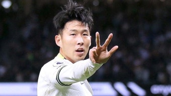 드디어 터졌다...'벤치 출발' 손흥민 13분만에 해트트릭 '쉿 세리머니'