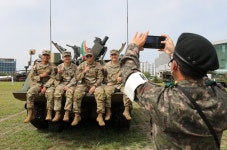 [포토타임] 육군, 4년 만에 대규모 기동화력 시범…전력 23종 126대·병력 600명 투입