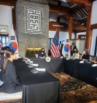 이래서 윤여정·김연아 불렀다…소개글에 담긴 美부통령 신념 [뉴스원샷]