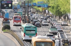 무상교통 年 100억 필요 고양 재검토…화성·시흥은 늘린다