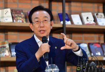 [단독] 김무성 대신 TK 앉힌다…민주평통 부의장 김관용 유력