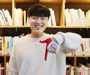 럭키 칠곡 포즈...SNS에 엄지·검지로 숫자 7만드는 유명인들