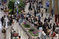 입국 시 ‘모바일 세관신고’ 이용 여행객 3개월간 10만명 넘어