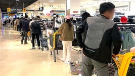 계산대 앞 1시간 줄섰다…이마트 진풍경 부른 정용진 우승턱