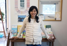 다른데 없는 책 많고, 주인은 말 많다...제주 애월 까칠한 책방
