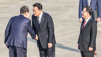 尹·與지도부 '200분 만찬'…김건희 캄보디아 논란 