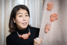 버려진 가죽으로 위장 만든다…해외서 더 열광한 K-공예가