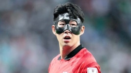 응원석엔 온통 마스크맨…인기 응원템 손흥민 마스크 얼마?