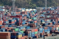 눈에 띄지마라…시멘트 하역하던 비노조원 협박, 노조원 입건