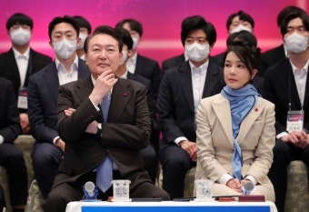 尹대통령, 미래 과학자들과 대화…“꿈을 향한 도전 계속해달라”