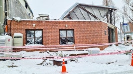 군산 28㎝ 눈폭탄…2층짜리 대형 카페 지붕 폭삭 무너졌다