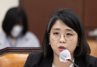 與 "용혜인 보좌진이 대화 몰래 촬영"…이태원 국조특위 중단