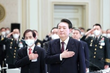 尹 ‘힘에 의한 평화 제시 가짜 평화에 기댄 나라는 사라진다