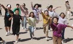 학교에서도 마스크 벗는다…30일부터 실내 마스크 의무 해제