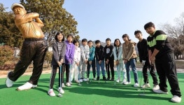골프에 진심 최경주 모교…전교생 무료레슨, 스크린골프장까지