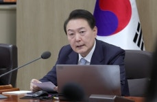 尹 “대한민국 1호 영업사원, 정부-민간 한몸돼 뛰어야”
