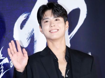 박보검, YG 아닌 더블랙레이블과 계약…테디 손잡았다