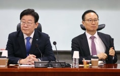 개딸들, 이재명 동행 의원 출석 체크…‘수박 리스트’ 돌렸다