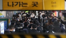 카드 마땅찮은 전장연...지하철 탑승시위는 13일까지 중단