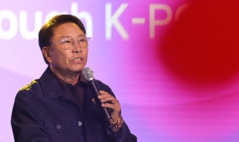 SM 주가 12만원 뚫었다…하이브 경영권 확보에 빨간불