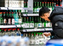 술값이 쓰다…식당 소주 6000원, 맥주 8000원 시대