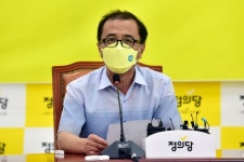 상생위서 사퇴하라 민노총 요구에 한석호 돌멩이 맞겠다 거부