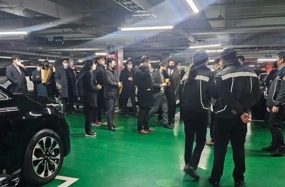 경비 함정 입찰 과정에서 뇌물 수수 혐의 검찰에 기소된 김홍희 전 해양경찰청장, 구속 상태로 재판 넘긴다.