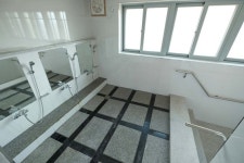 때 밀러 20㎞ 원정 이런 오지 마을에 목욕탕 짓자 생긴 일