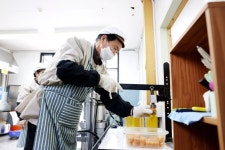 빨간 대야 줄 늘어섰다…조용한 시골 뒤집은 참기름 집 비밀