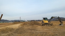 지렁이 대신 쓰레기만 가득한 ‘지렁이농장’… “지대 5~6m 높아졌다” 경찰 수사