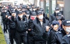 갑질 관리소장 물러나라…동료 극단선택에 경비원들 뭉쳤다