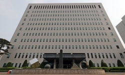 [단독] 코인 상장 봐주고 19억 받았다…코인원 前임원 구속