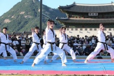 태권도 수련인 2만명 광화문서 ‘10분 품새’…기네스북 도전장