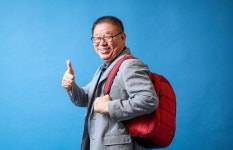 생애 첫 장례식, 첫 바다도 갔다…리프트 달린 이 버스 정체