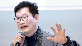 돈봉투 의혹 송영길, 파리서 22일 기자회견…귀국은 언제