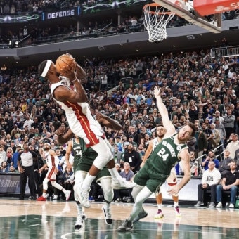 '버틀러 활약' NBA 8번 시드 마이애미, 1번 밀워키 꺾었다